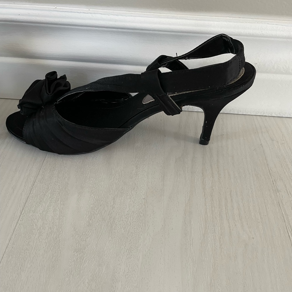 Women's Black Slingback Heels - Picture 3 of 8